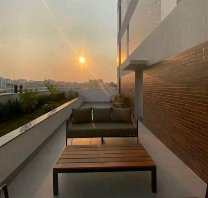 Bem Localizado Com Uma Bela Vista Noturna Apartment