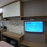 Studio Bem Localizado Com Uma Bela Vista Noturna