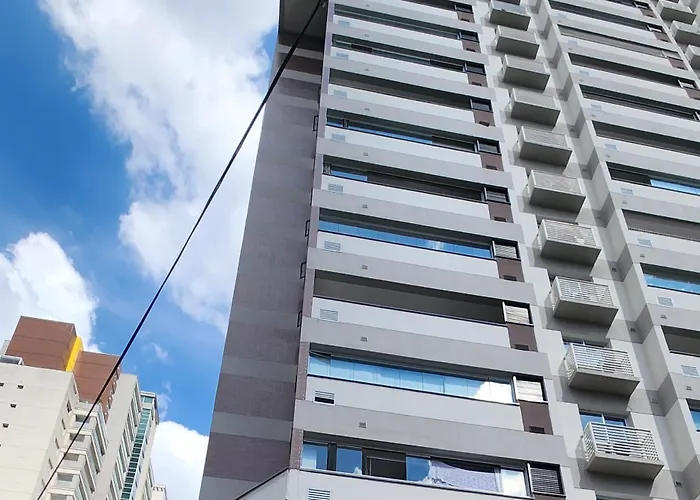 Studio Bem Localizado Com Uma Bela Vista Noturna