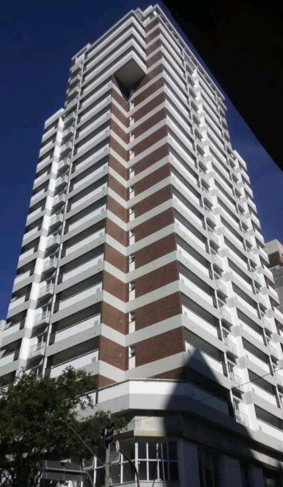 Apartamento Bem Localizado Com Uma Bela Vista Noturna *